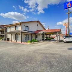 Motel 6 San Antonio, TX I-35 North Corridor
