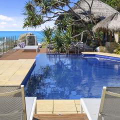 Liapari Beach House - Beach back yard, Pool, Spa