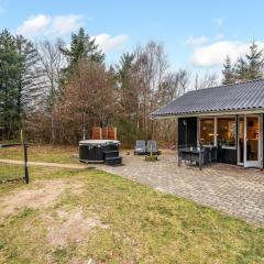 Lovely 6-Person Cottage With Outdoor Sauna - 1007