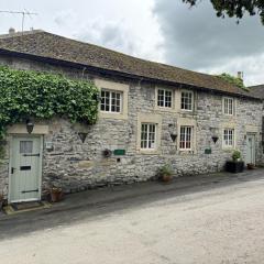 Stunning cottage - 3 Bedrooms & 3 Bathrooms