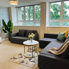 Modern Living Stevenage 2bed Apartment Town Centre up to 8 people Tesco at Doorstep