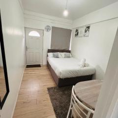 LUX 2 Guests Studio FREE WIFI & PARKING Aroluchi Ville