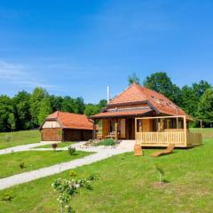 Chalet Markoci With Hot Tub - Happy Rentals