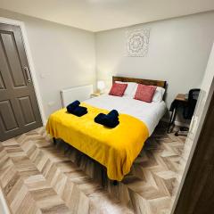 Comfy Studio Flat and Workspace near Ashton-U-Lyne Station