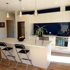 Family Holiday Home- Lake Hawea Haven