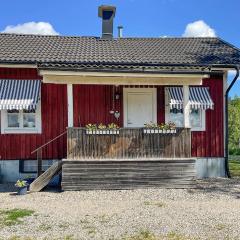 Nice Home In Ramnäs With Lake View