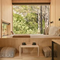 Earth Tones - Cozy, Intimate Haven with Bedside Mountain View