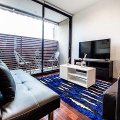 Stylish 2-Bedroom Townhouse on St Kilda Rd