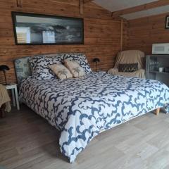 Chambre dans chalet entre terre et mer