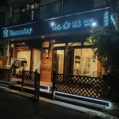 枕窗听雨Homestay