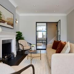 The Roehampton Place - Elegant 5BDR House with Garden and Parking