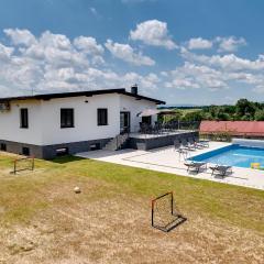 3 Bedroom Gorgeous Home In Dvorisce