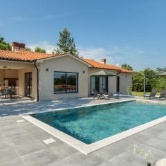 Villa Photinia