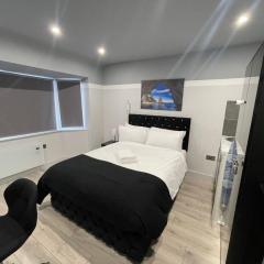 Letzi Premium Cozy Retreat Private En-Suite Rooms, Heathrow Airport