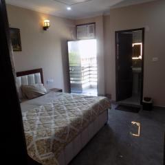 Homestay with Ravinder 2BHK