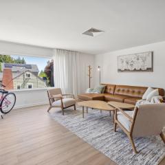 Spacious 5B2B home 5 min to airport with AC, Game Room, WiFi, Parking