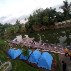 kemah tepi danau