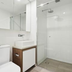 Chic 1-Bedroom Apartment with Pool and Gym