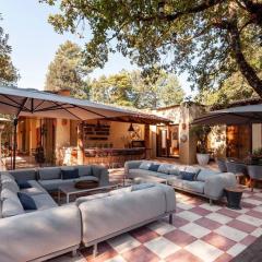 Spectacular House with Jacuzzi and Huge Garden