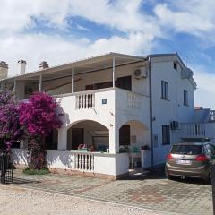 Apartments with a parking space Drage, Biograd - 17392