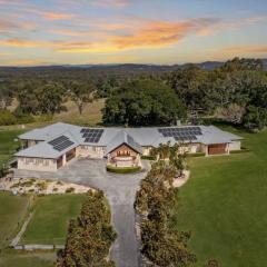 Luxury Range Stay! 6 Bedroom 4 Bathroom