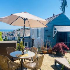 Little Trevio - seaside haven with parking and sea views