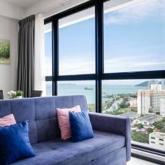 Comfort 3 Bedroom Urban Suite by Uptrend Home Management