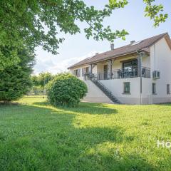 Green Oasis 5-Room Apartment with Large Garden