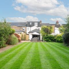 Luxury Family Home in Central Windsor with Large Garden, Games Room, Office, Parking & Pet-Friendly