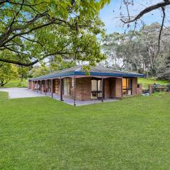 Tree-Lined Donvale Nature Family Getaway