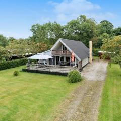 Gorgeous Home In Fårvang With Wifi