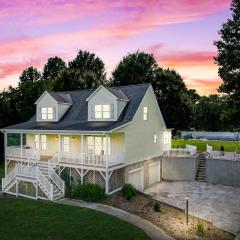 NEWLY Renovated near Asheville! HOT TUB and seasonal POOL!