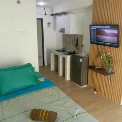Aura inn property