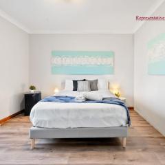 Chic Queen Room - Nearby Station & Olympic Park - Shared Bathroom