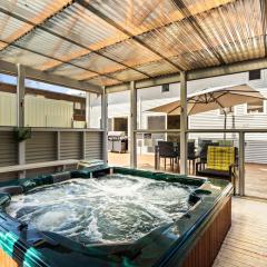 Sandy Bay Getaway w Spa 4 Bdr