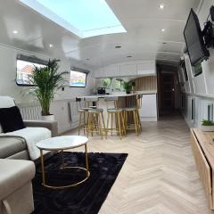 Luxury Boat Stay Liverpool sleeping 6 WiFi