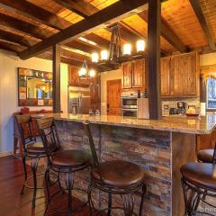 Bear Necessities, Luxury 5bd MTN VIEWS, hot tub, many bear sightings