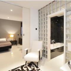 Central luxury room with private wc