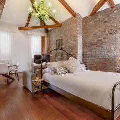 DUOMO Murano Apartment with Canal view