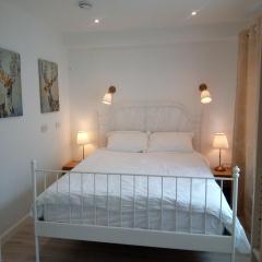 Luxury Room En-suite with King 5ft Bed - bedroom only