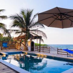 Ocean front and lagoon on the back Eco- house