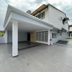 Landed House Gelugor 5Room 3Bath