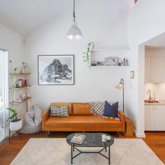 The Tannery Loft Walk To Beach & Cafes