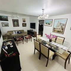 Casa 4/4(Amplos), Cond. fechado com piscina-150m2