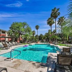 Comfy 2 bed 2 bath Phoenix Paradise with Pool and Gym