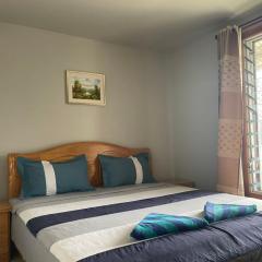 Two bedroom -King sized bedroom-Free parking