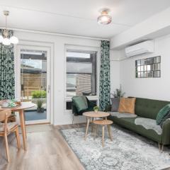 New studio apartment with free parking