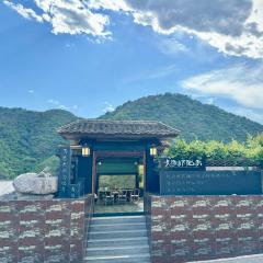 北京长城山下院子