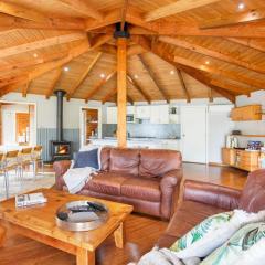 Hidden Orchard - Pet Friendly - 4 Mins Walk to Beach
