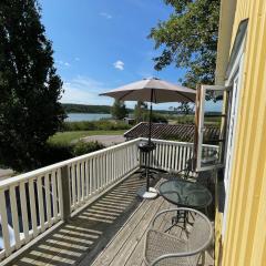 Cosy little house with sea view and great location
